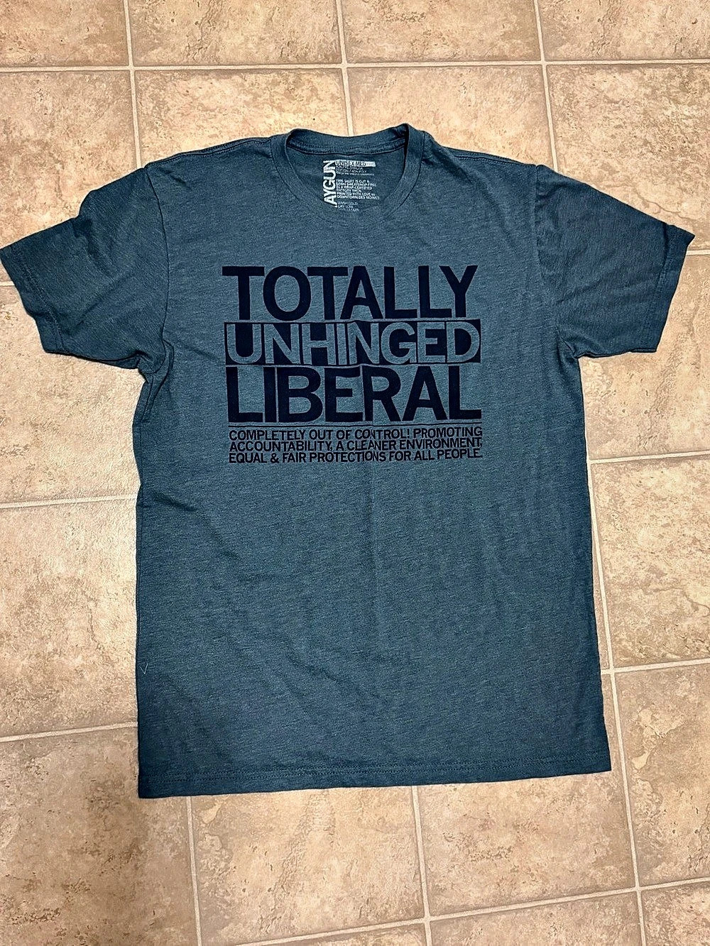 Raygun Graphic Tee Size Medium Like New